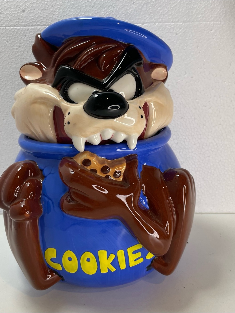 VINTAGE 1997 Warner Brothers Taz Cookie Jar Looney Tunes Tasmanian Devil Eating